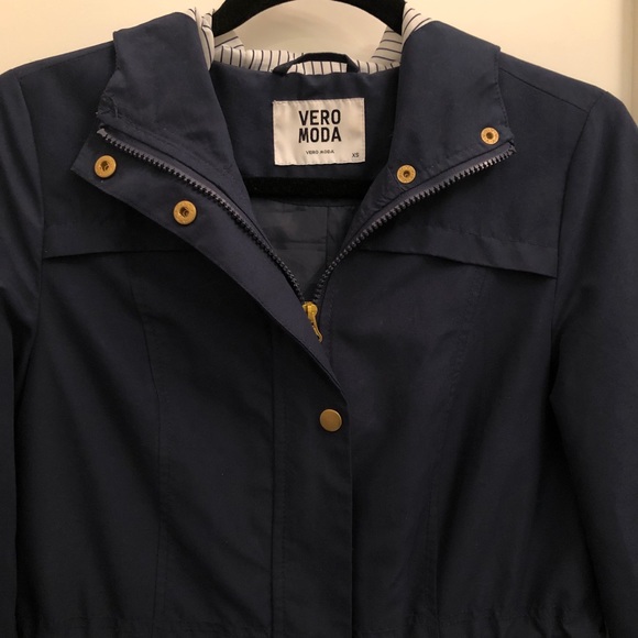 VERO MODA Lightweight Jacket - Picture 2 of 8